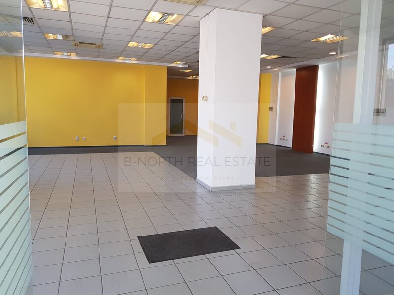 Chirie spatiu comercial parter.