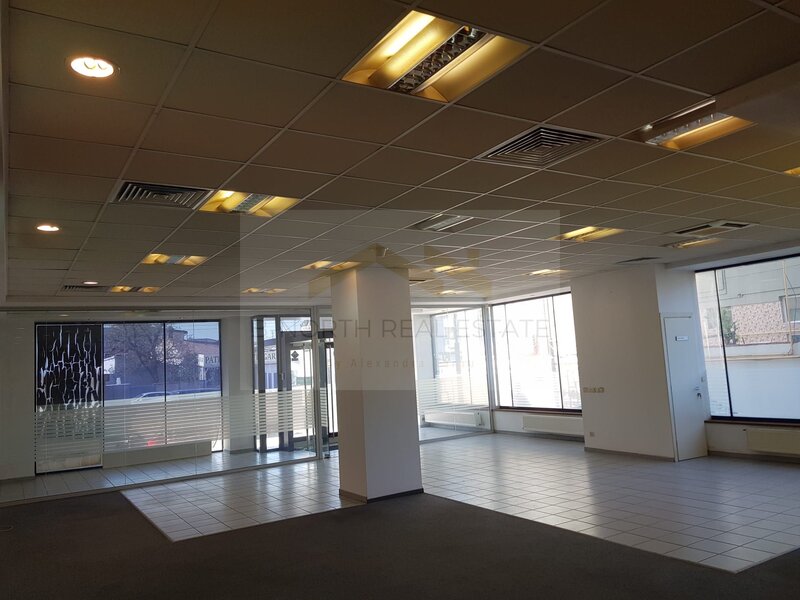 Chirie spatiu comercial parter.